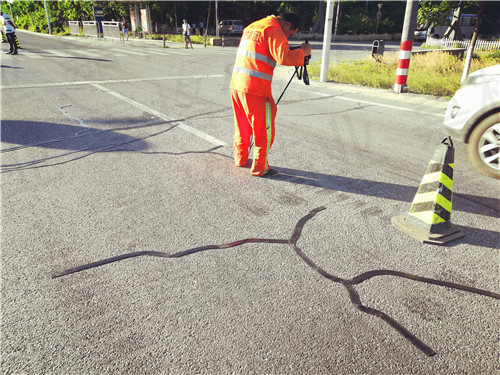 老李與嘉格瀝青道路貼縫帶的不解情緣