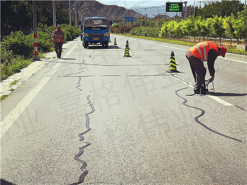 道路養護人眼中的嘉格路面貼縫帶價格